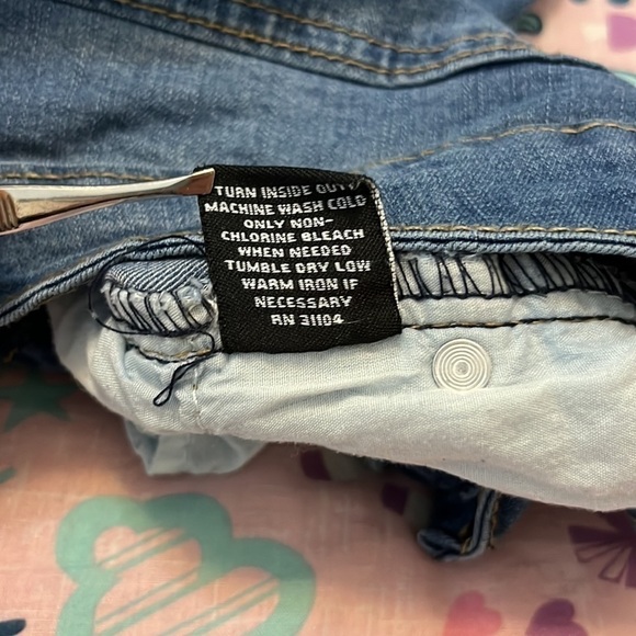 New Directions Printed Denim Shorts - Picture 16 of 16